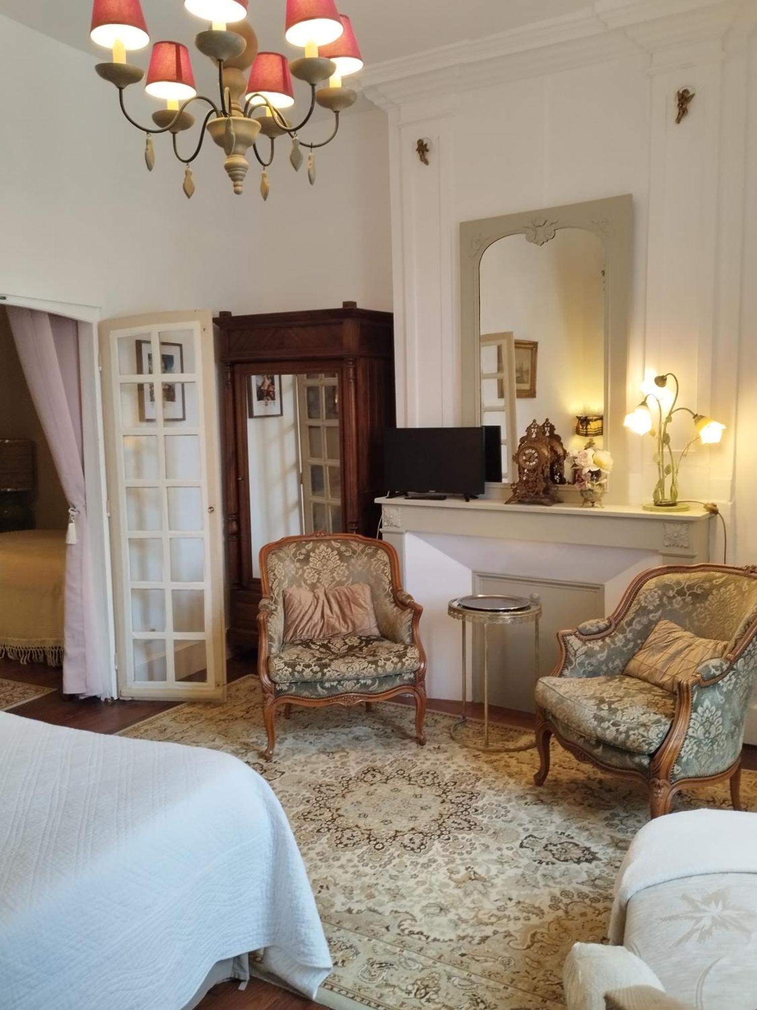 Aparthotel Le Logis De Saint Cyr Issoudun Exterior foto